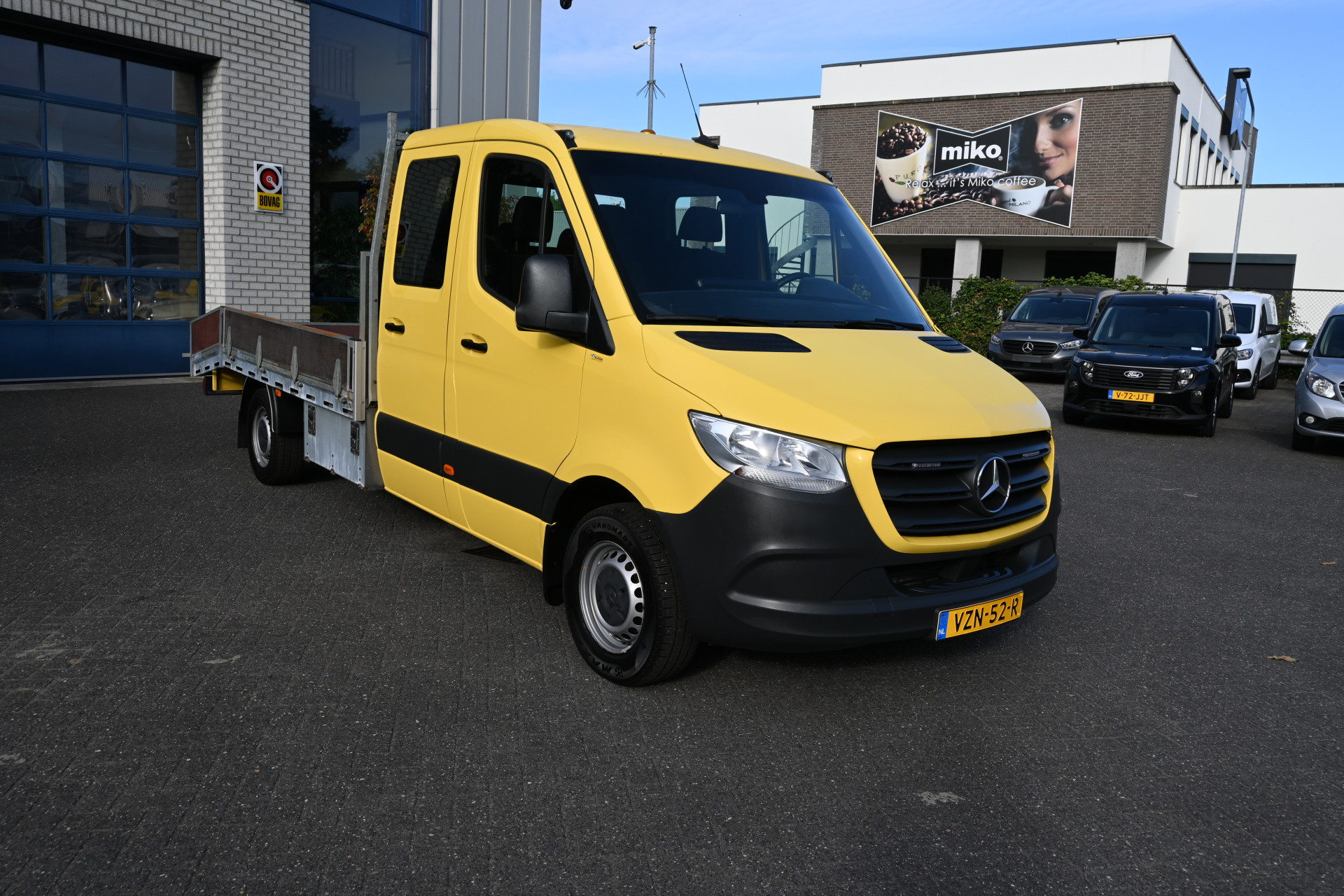 46425603-4.jpg