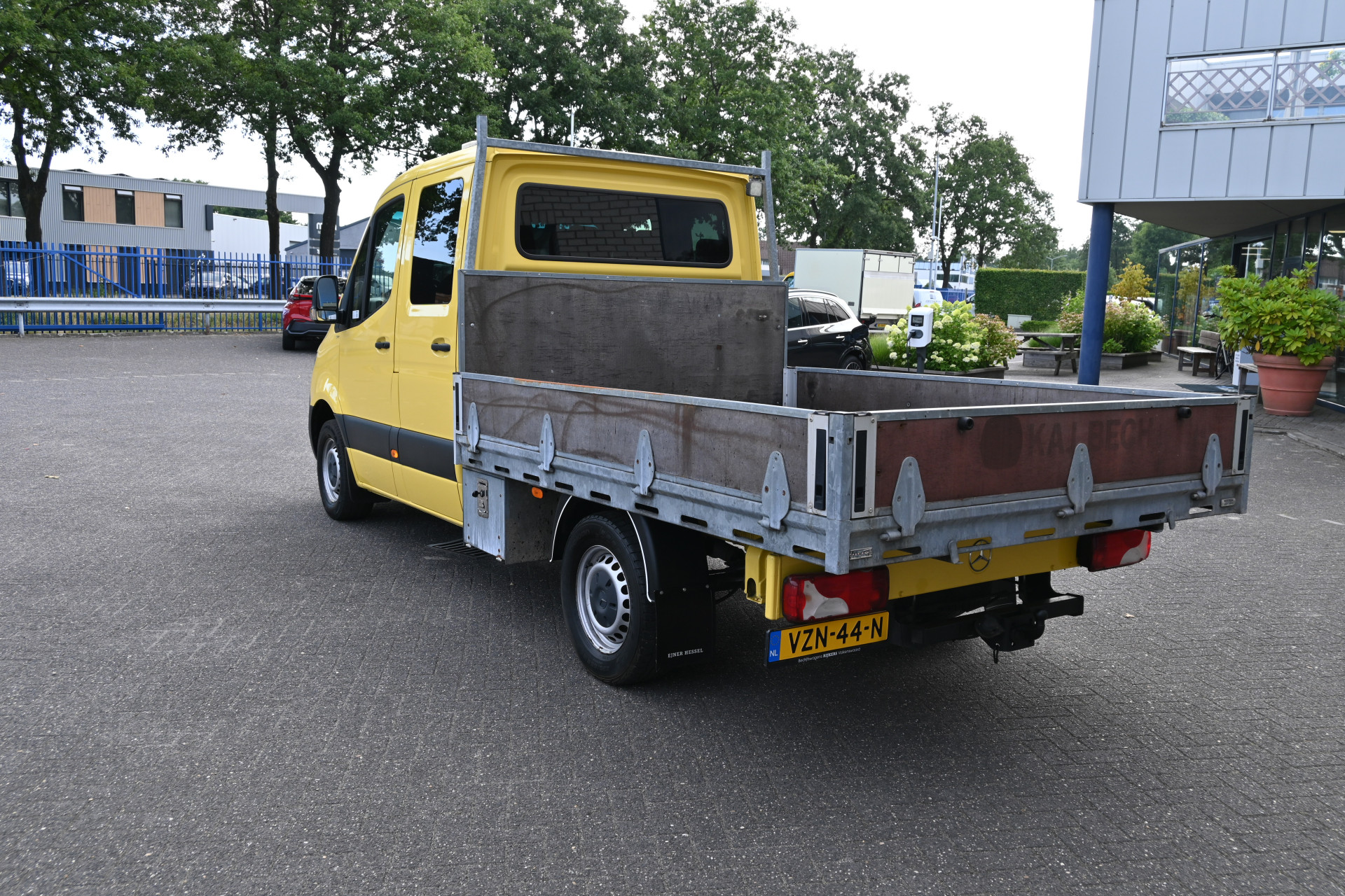 46426179-2.jpg
