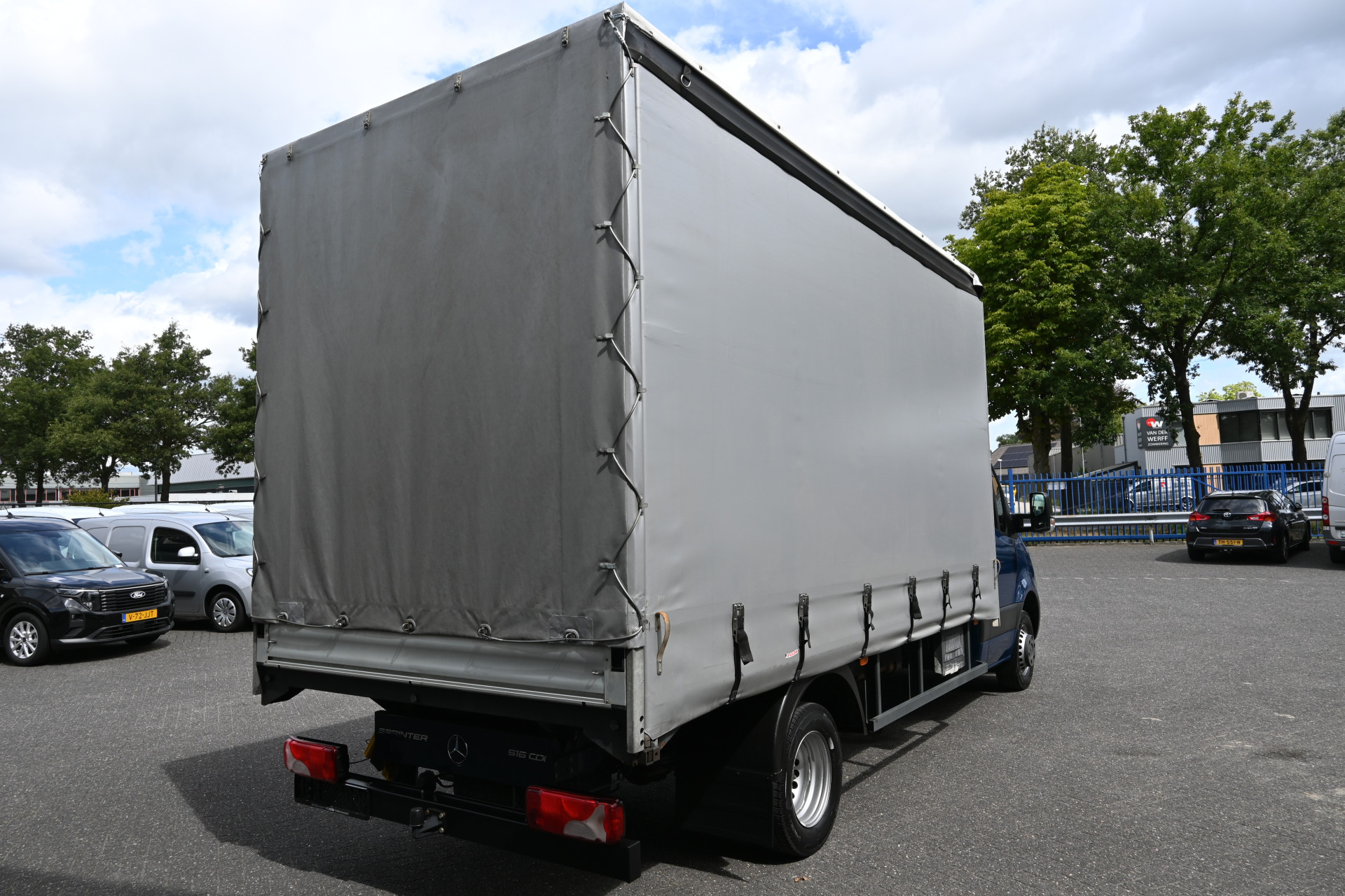 46530709-4.jpg