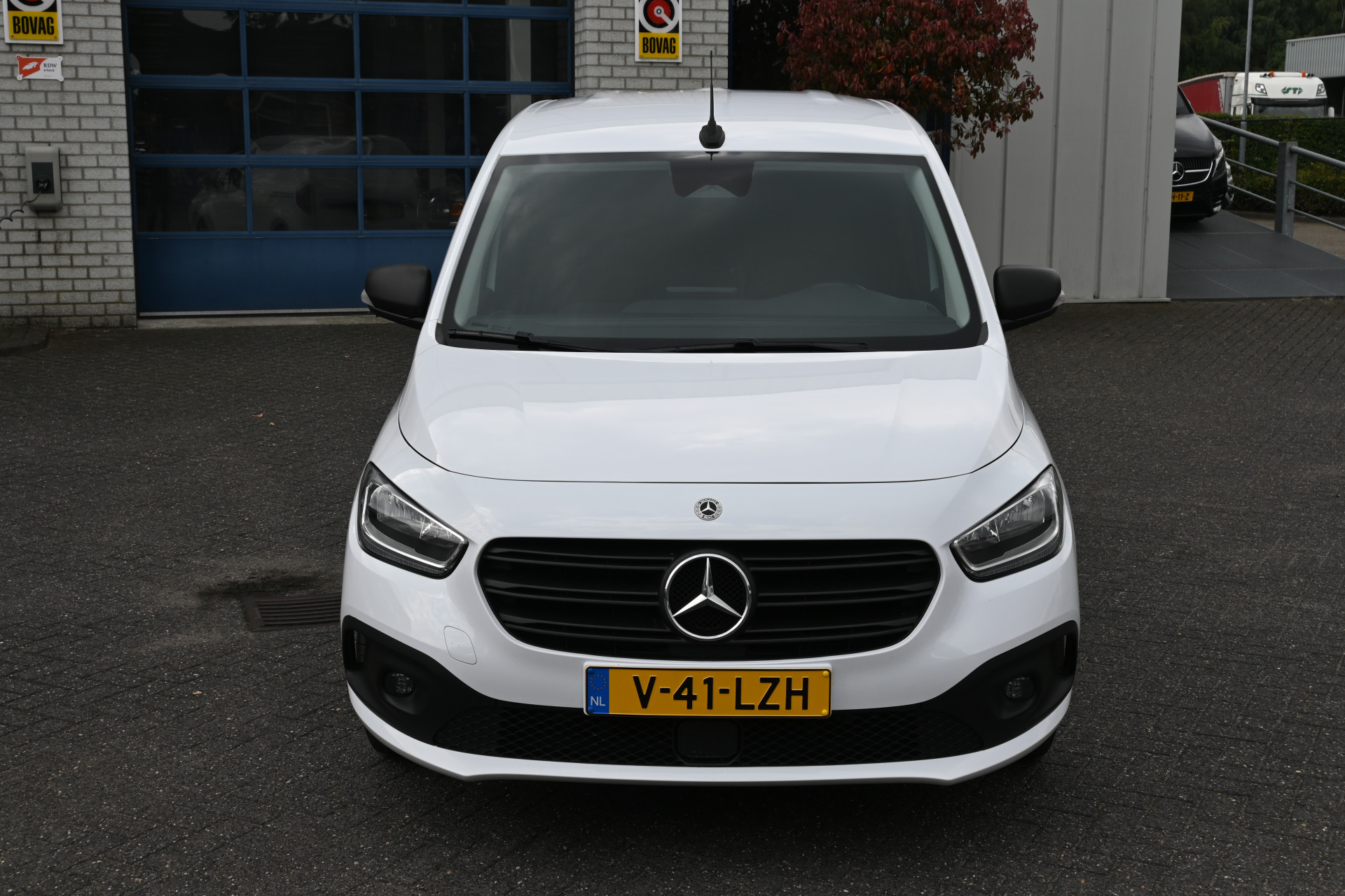 46691002-1.jpg