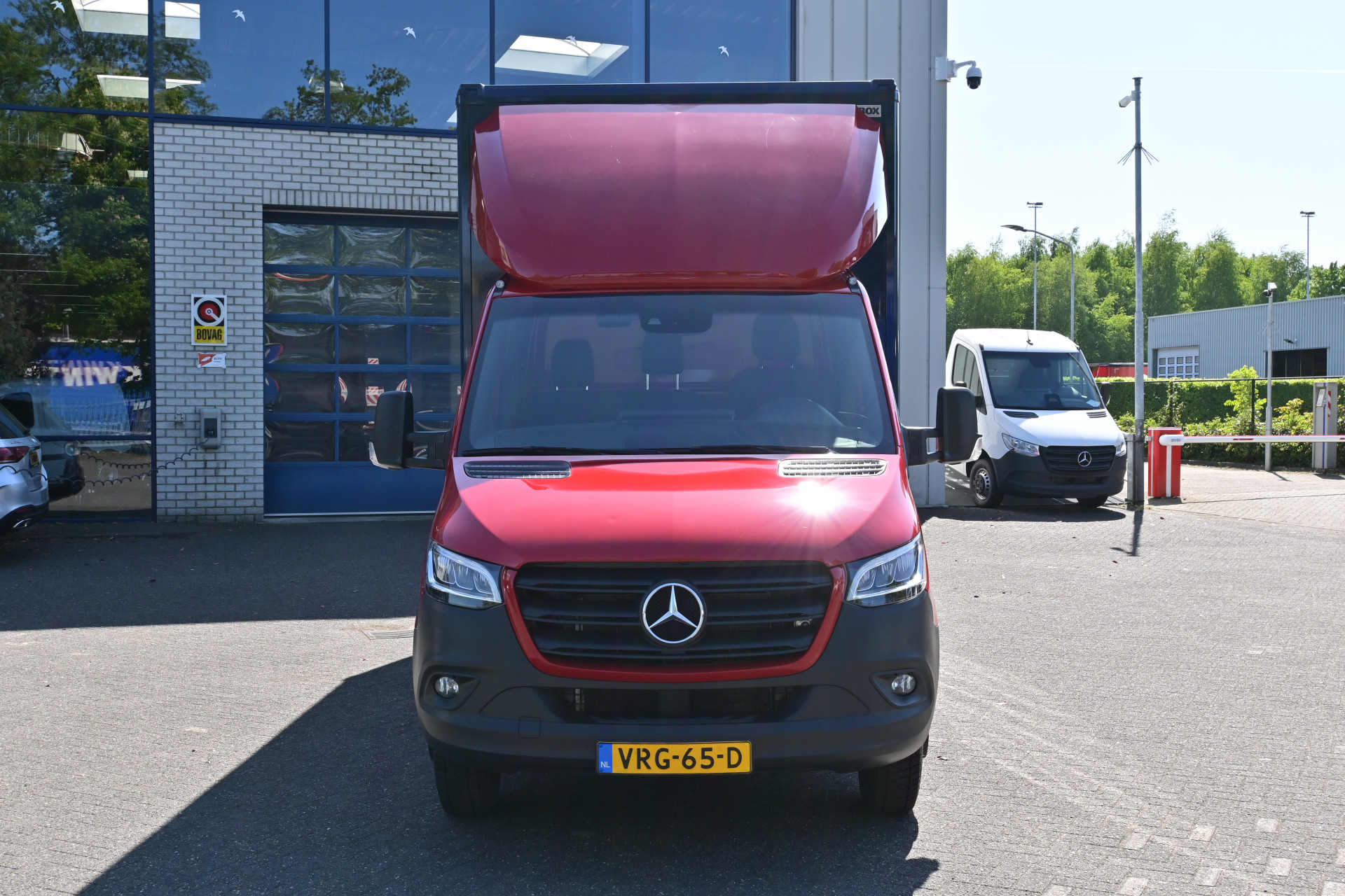 46870871-1.jpg