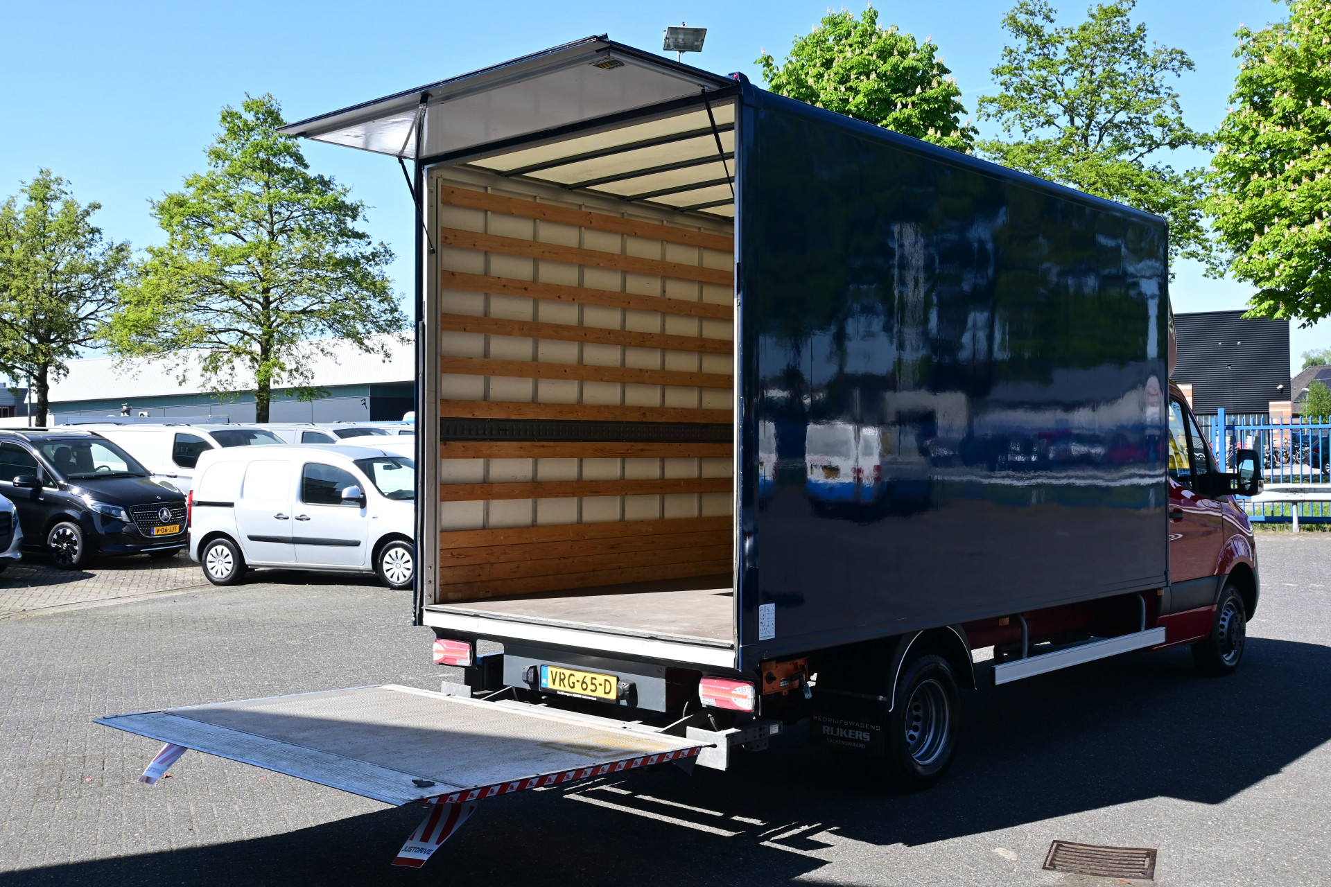 46870871-2.jpg