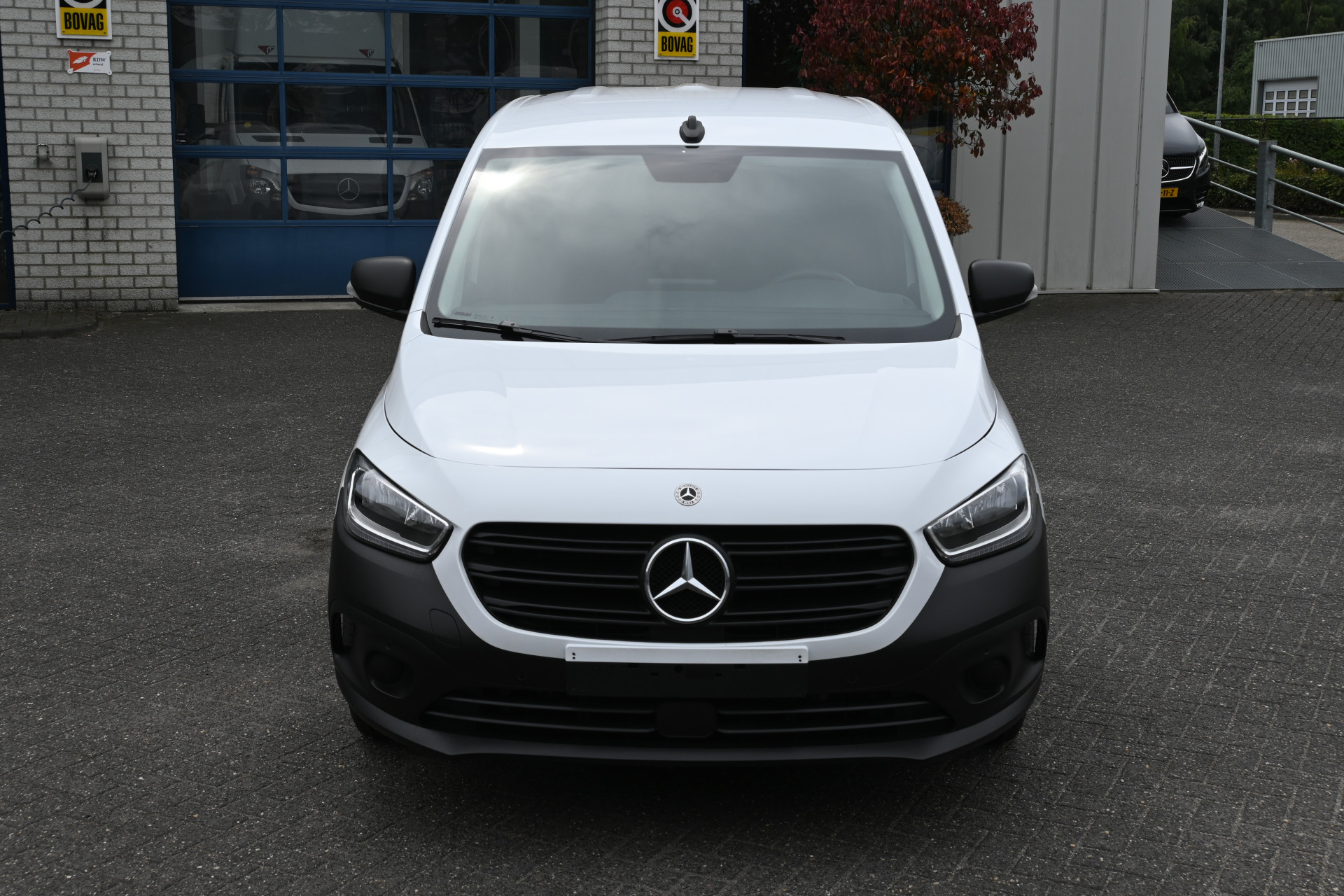 46898772-1.jpg