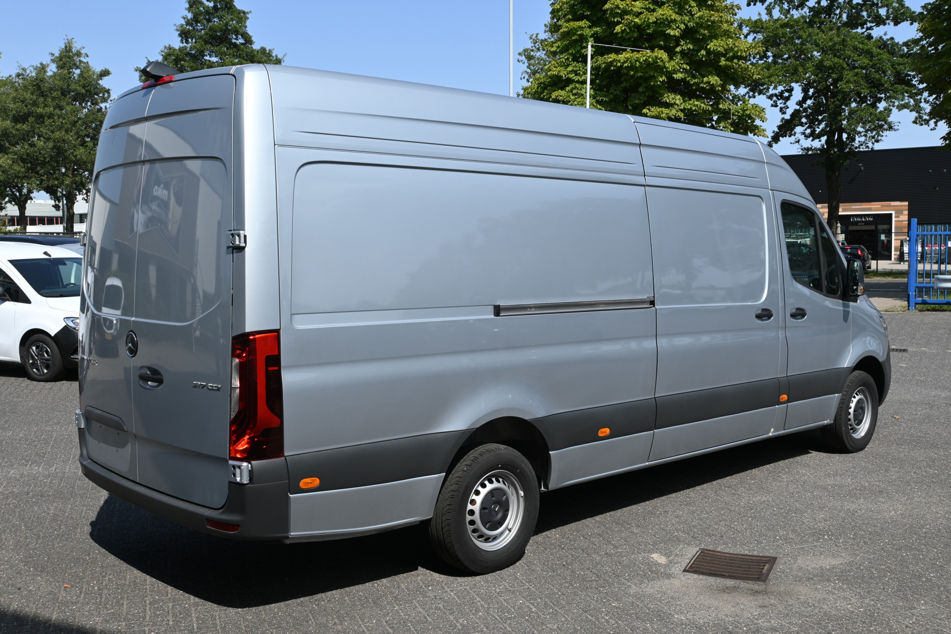 46952959-2.jpg