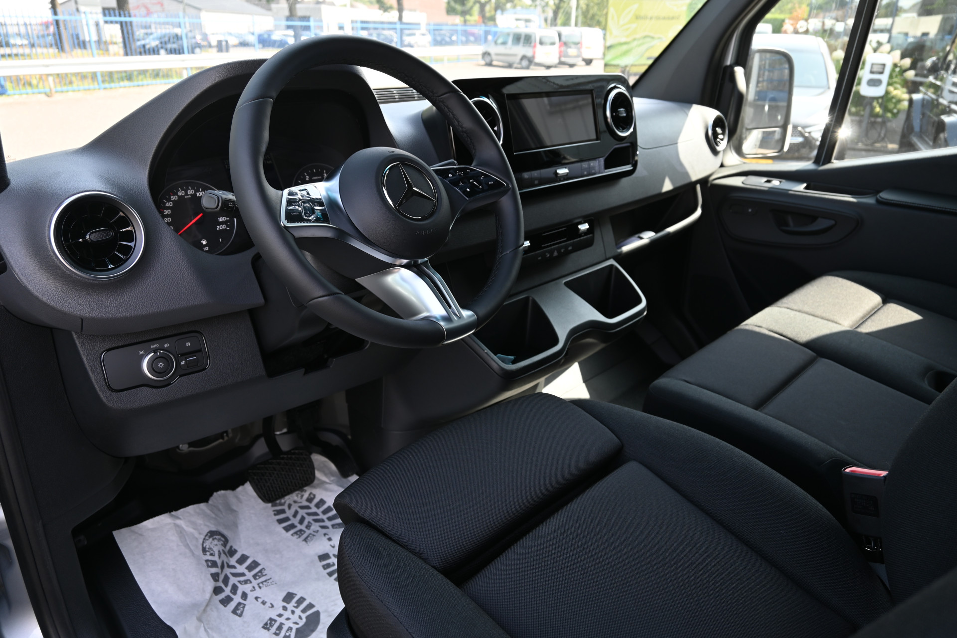 46952976-3.jpg