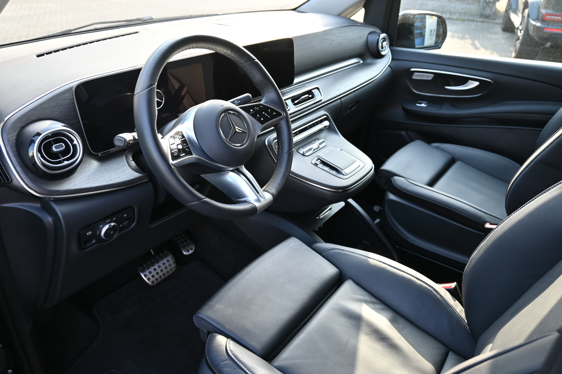46966883-4.jpg