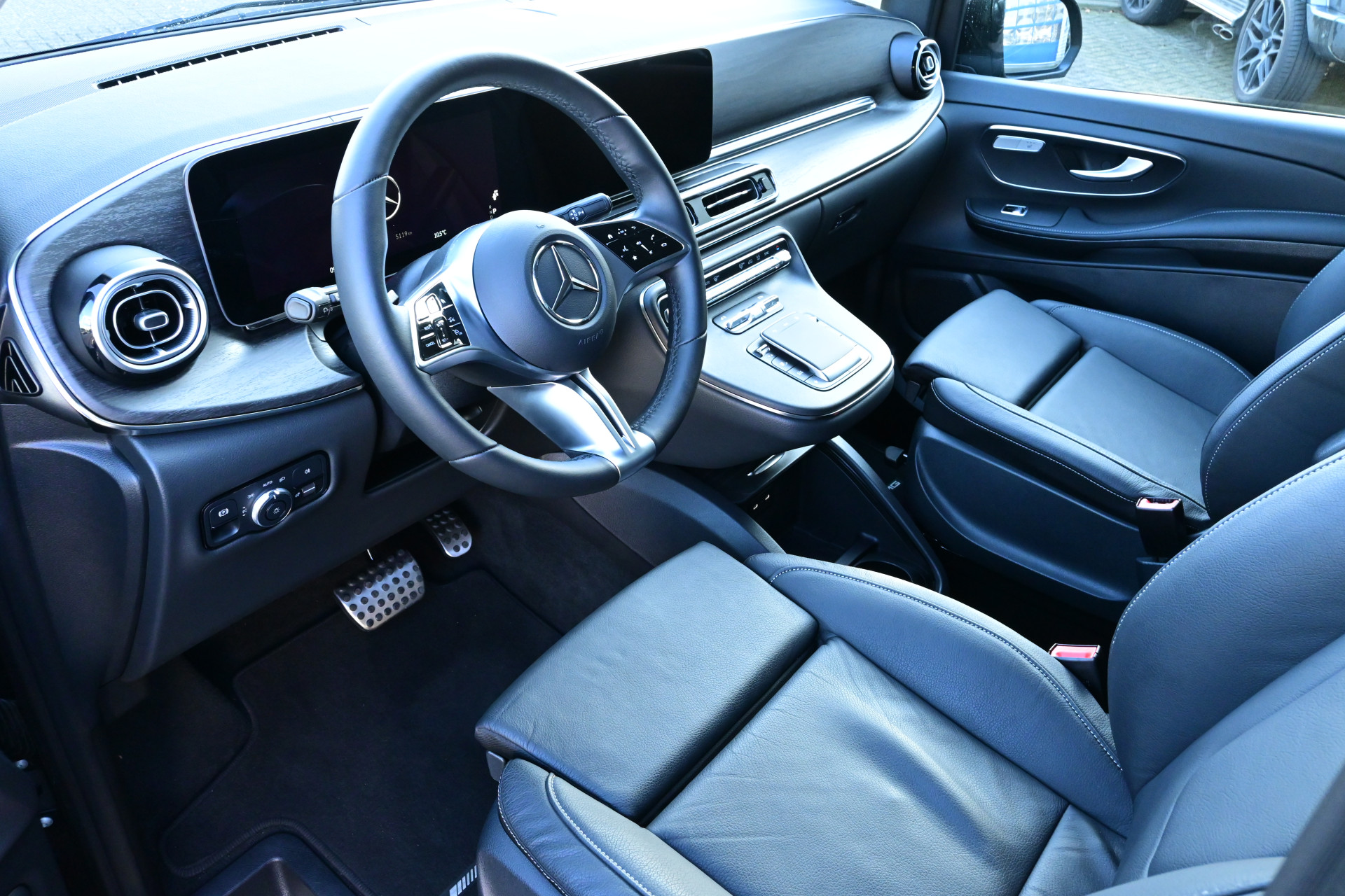 47001405-4.jpg