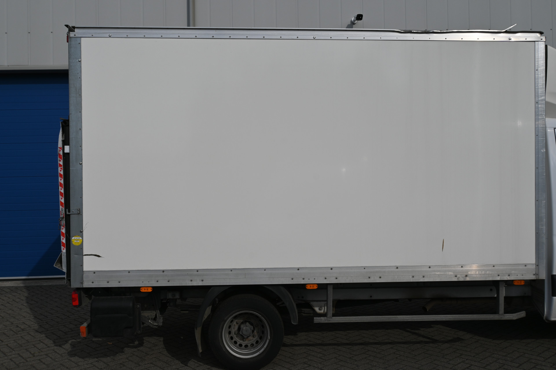 47123353-1.jpg