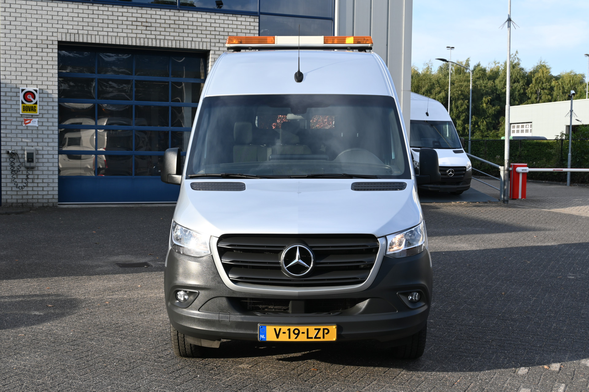 47210390-1.jpg