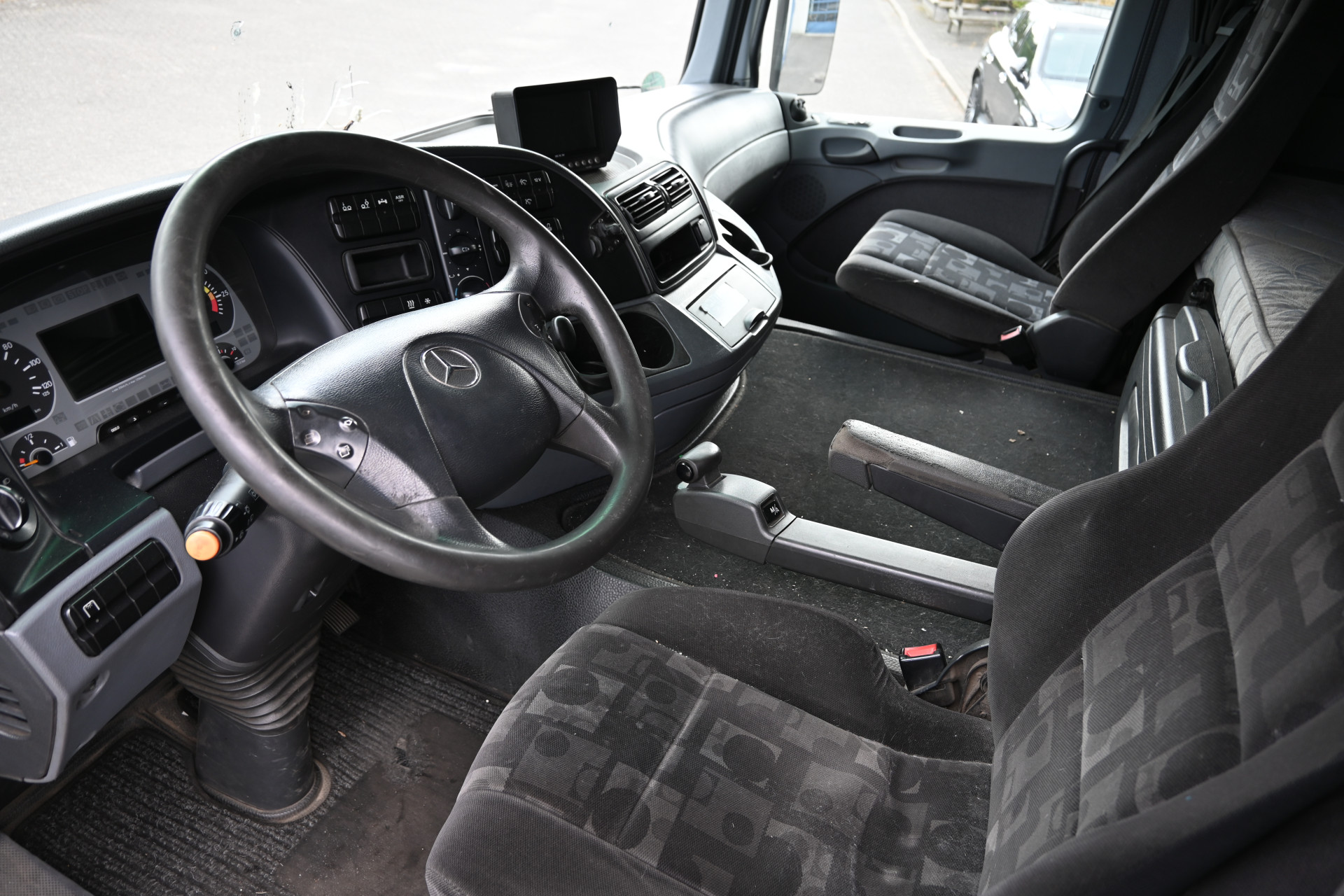 47318864-3.jpg