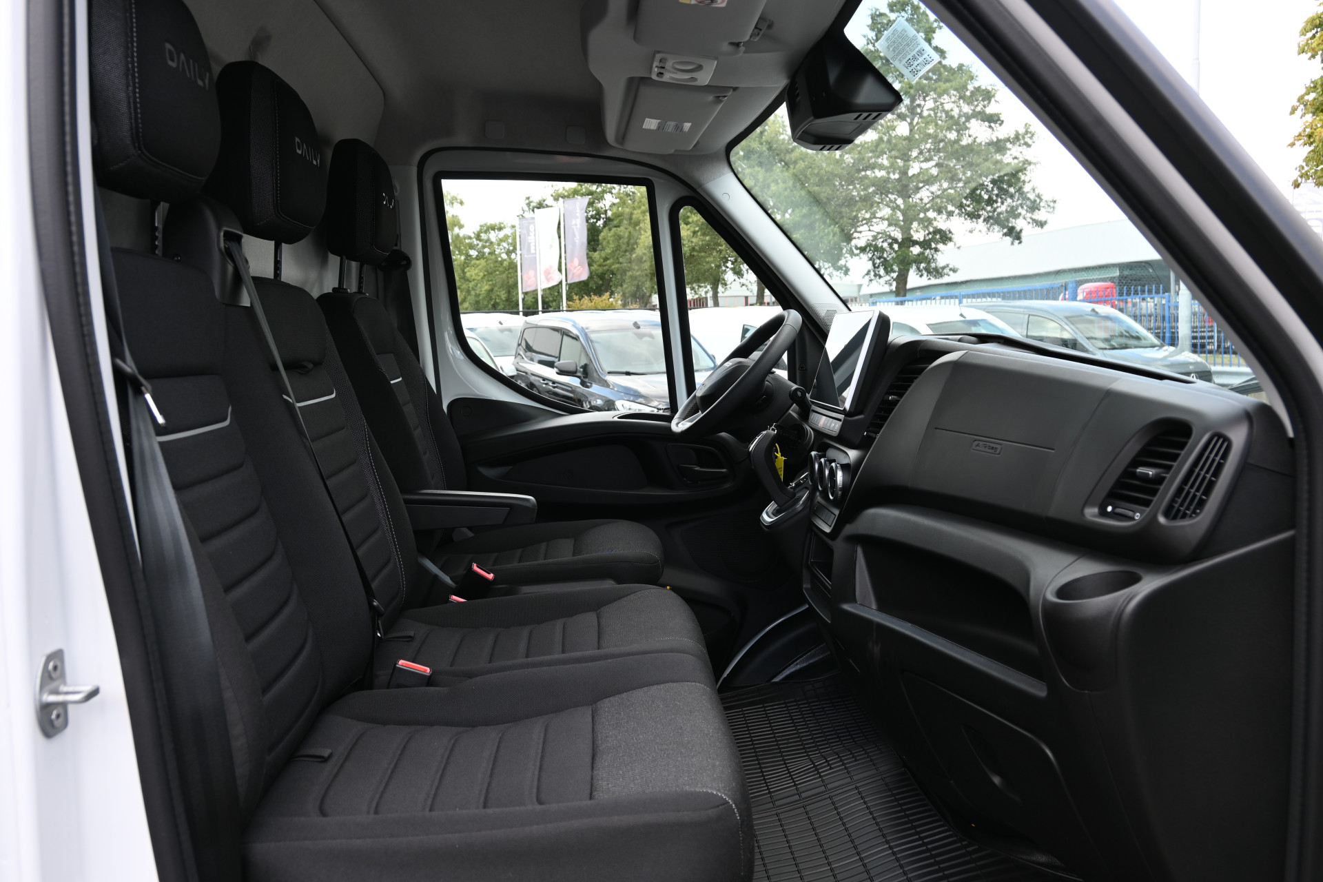 47428406-3.jpg