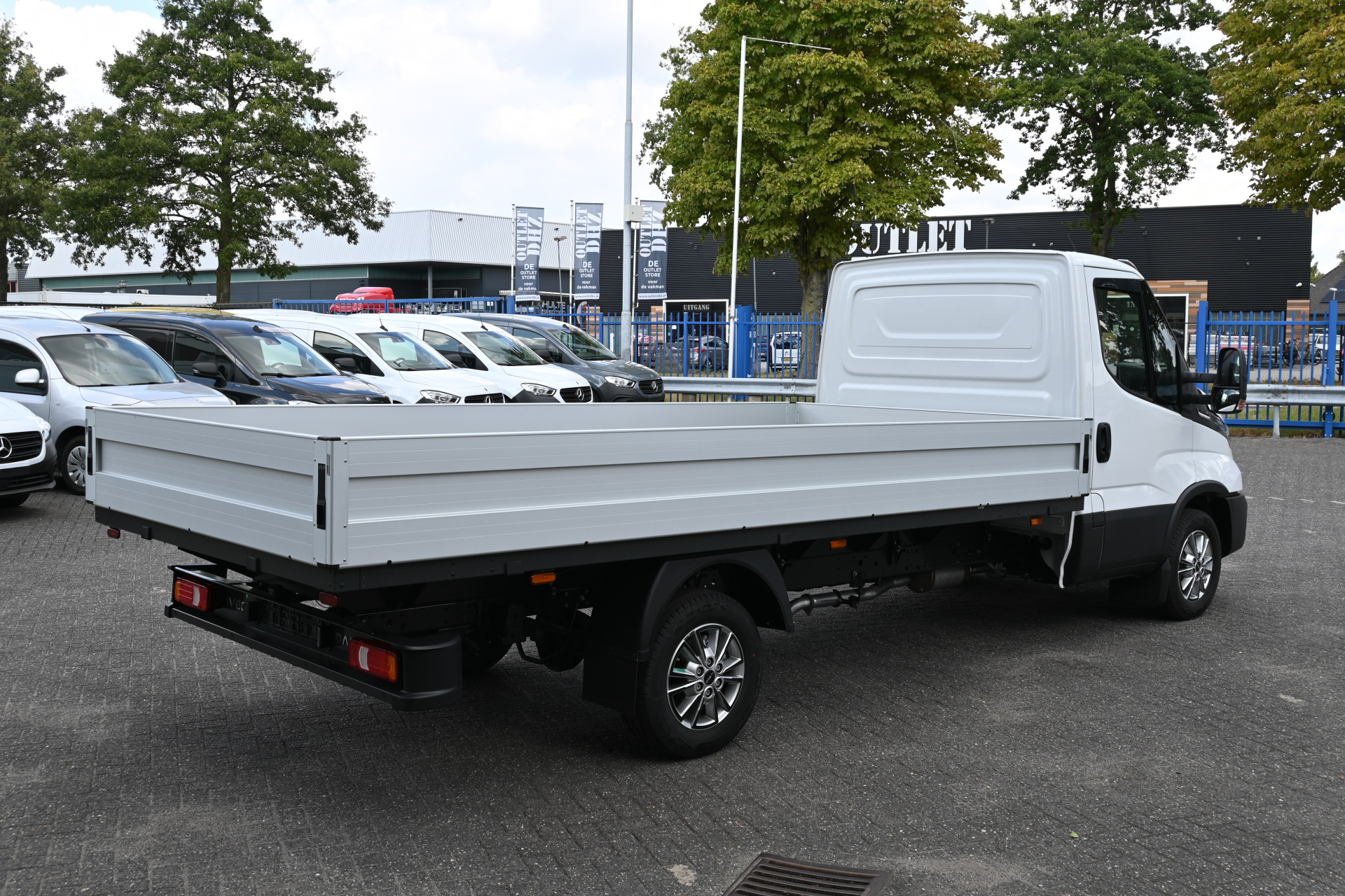 47428406-4.jpg