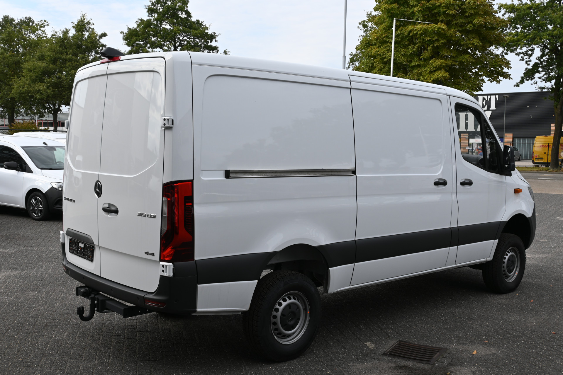 47469063-2.jpg