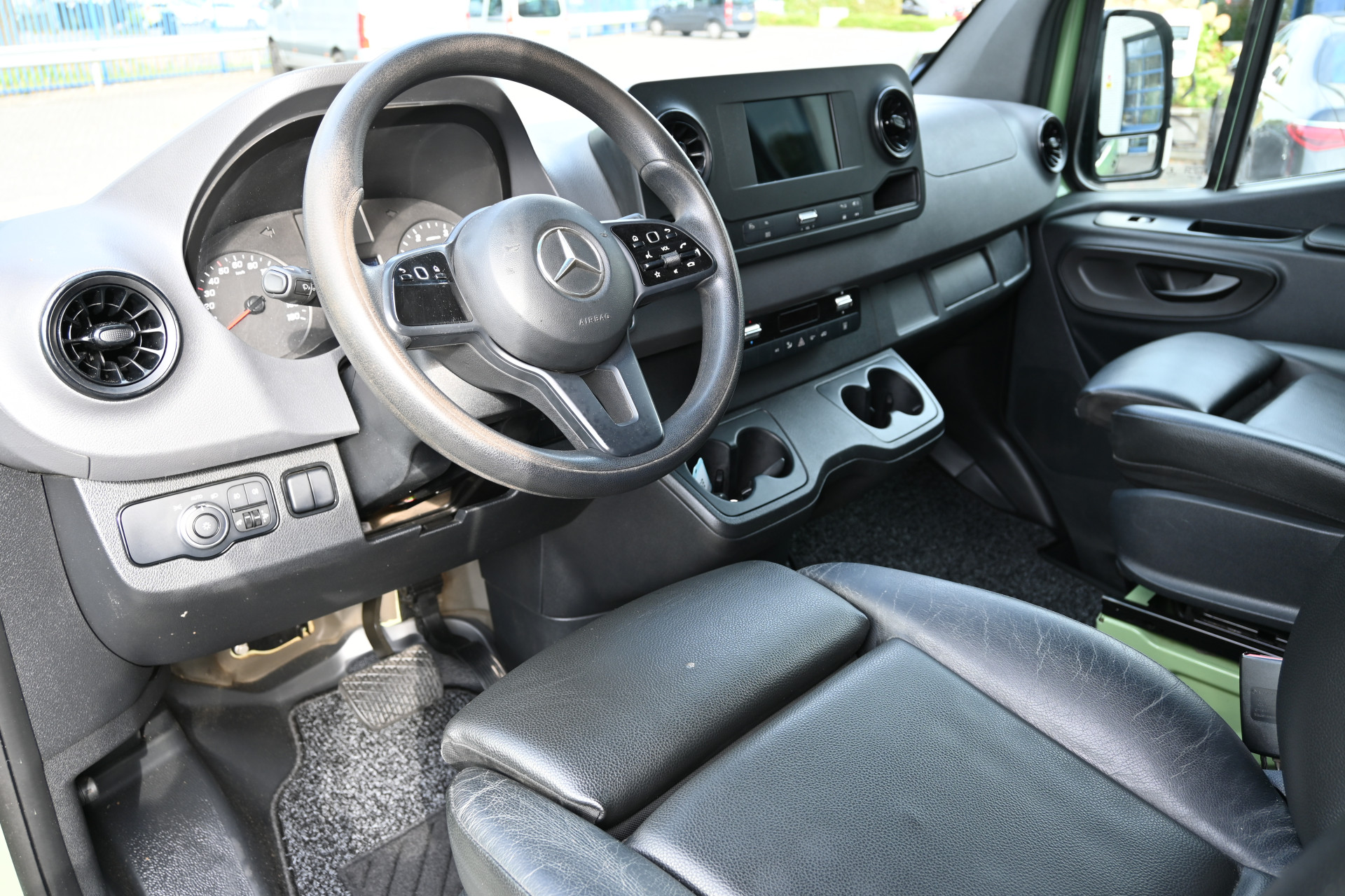 47471379-3.jpg