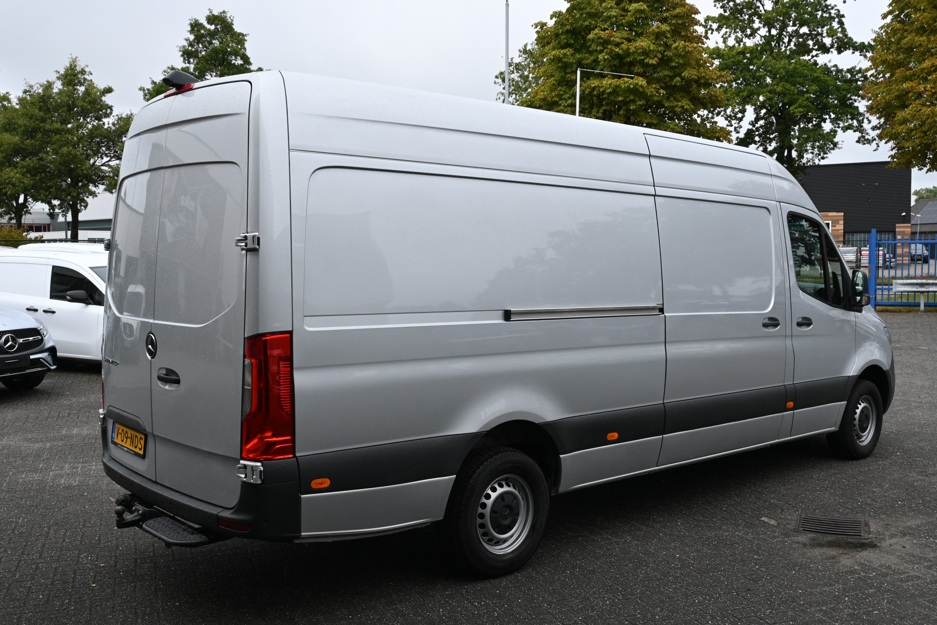 47506604-2.jpg